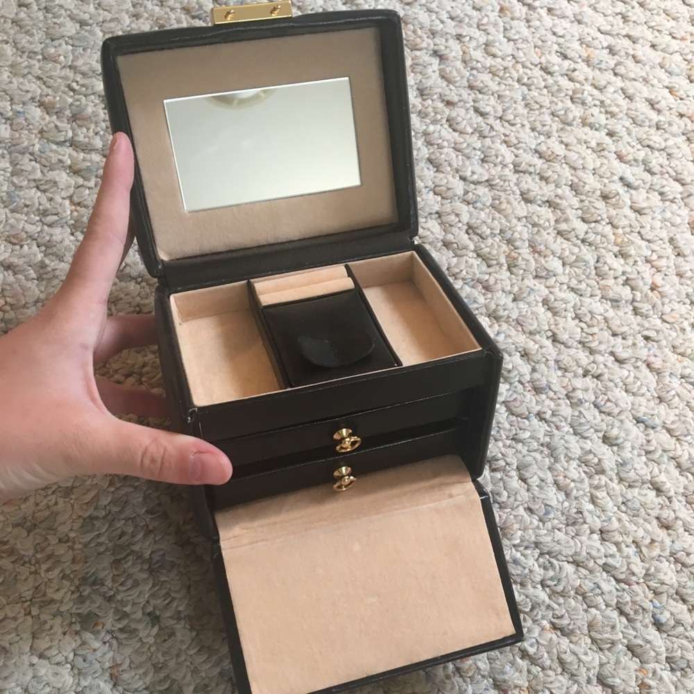 Jewelry case